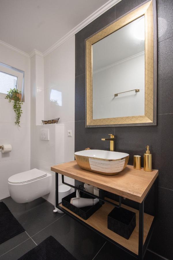 Wellness Studio D'Or - Exclusive New Apartment With Whirlpool, Sauna, Sunny Terrace, Private Parking โปเรช ภายนอก รูปภาพ